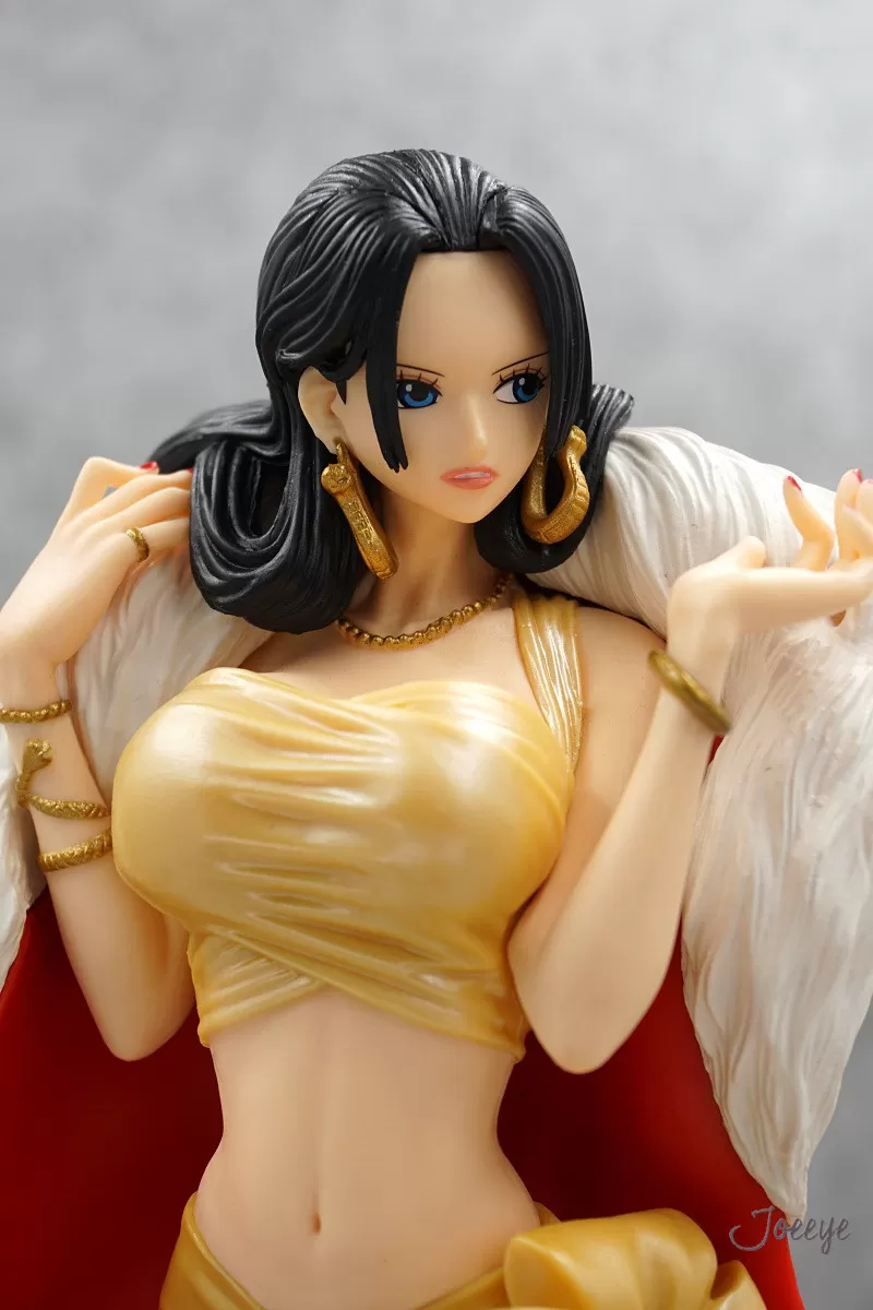 Figure One Piece GLITTER  GLAMOURS Boa Hancock Christmas Style Yellow Ver Banpresto 25cm